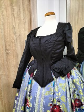 Vestido de Fallera color lila. 
