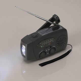 Radio de Emergencia Solar y Dinamo | Nueva |