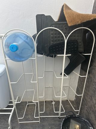 Estantería para botellas de agua