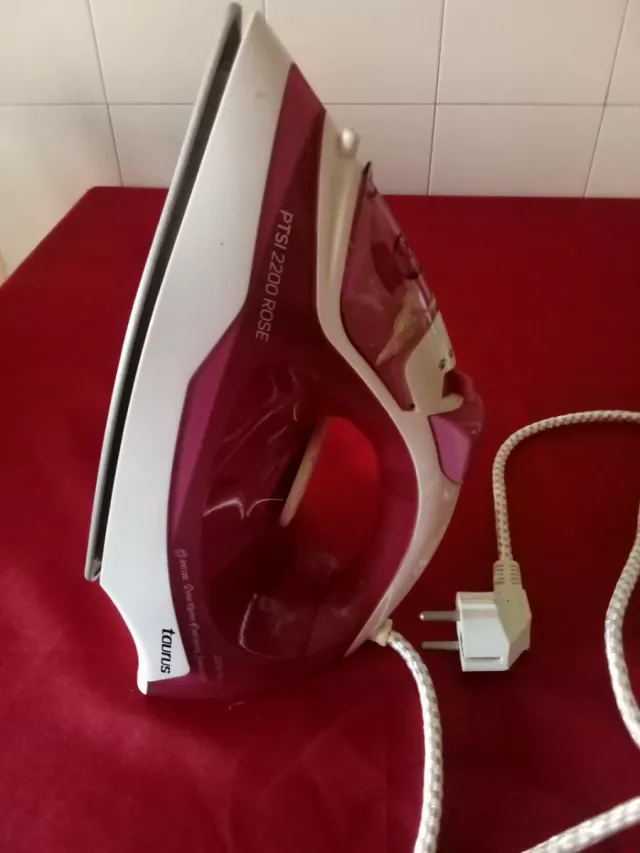 Plancha de vapor rosa