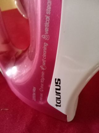 Plancha de vapor rosa