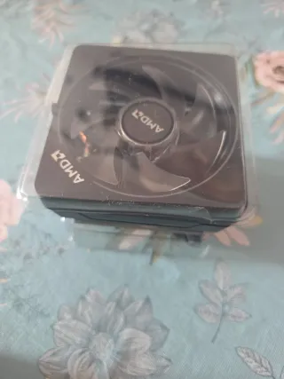 AMD Ryzen 7 3700X Procesador + disipador sin usar