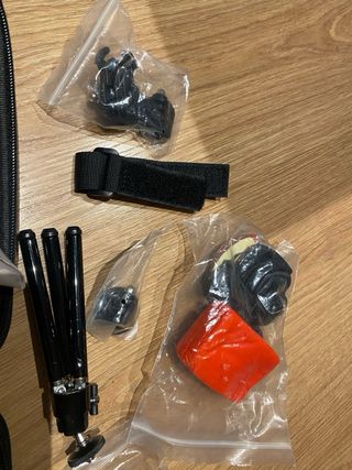 Accesorios GoPro: Arnés, Palo Selfie y Estuche