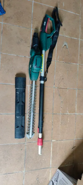 Tagliasiepi a batteria estensibile Parkside