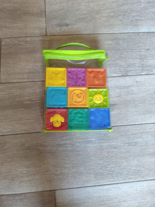 Cubos de goma apilables y cono apilable