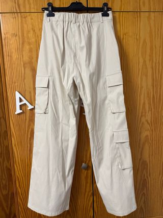 Pantalón ancho cargo beige