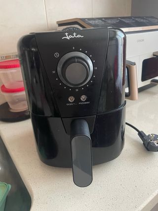 Freidora de aire Jata negra