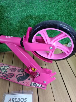 Patinete Arebos Rosa con Diseño de Corazones