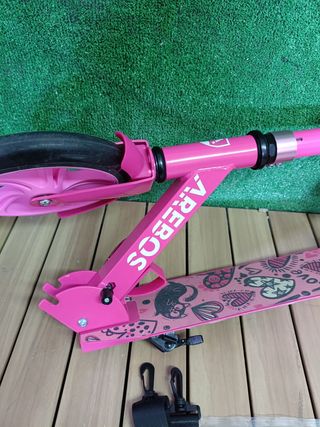 Patinete Arebos Rosa con Diseño de Corazones