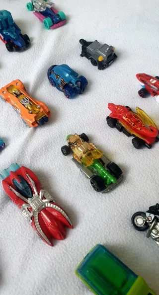 30 auto Hot Wheels
