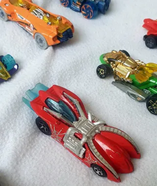 30 auto Hot Wheels