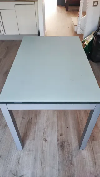 Mesa de cocina cristal y metal más sillas