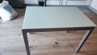 Mesa de cocina cristal y metal más sillas