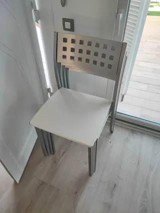 Mesa de cocina cristal y metal más sillas