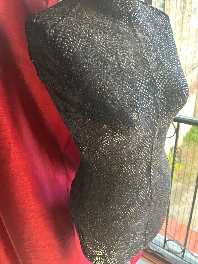 Manichino sartoriale nero