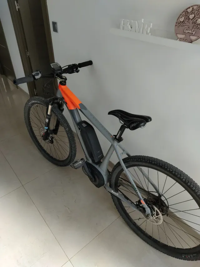 Bicicleta Eléctrica Gris y Naranja