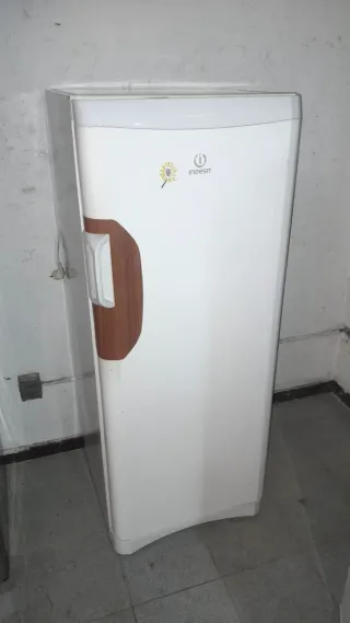 Nevera Indesit sin congelador