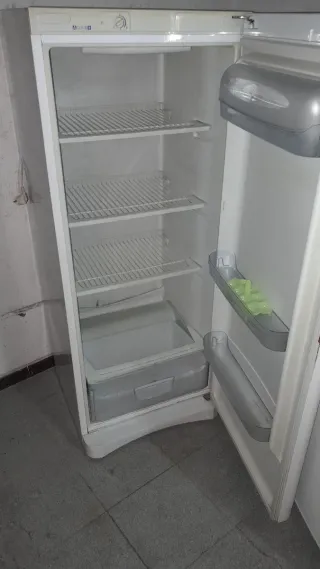Nevera Indesit sin congelador