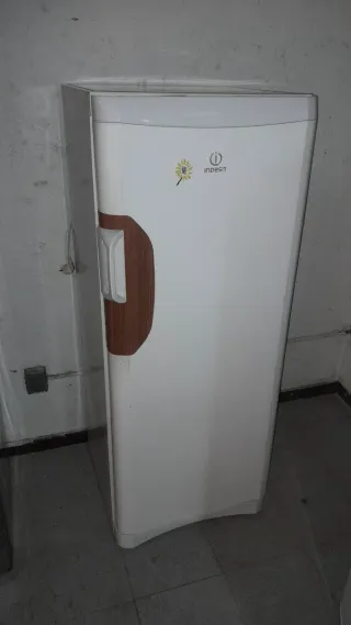 Nevera Indesit sin congelador