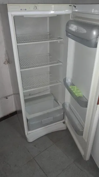 Nevera Indesit sin congelador
