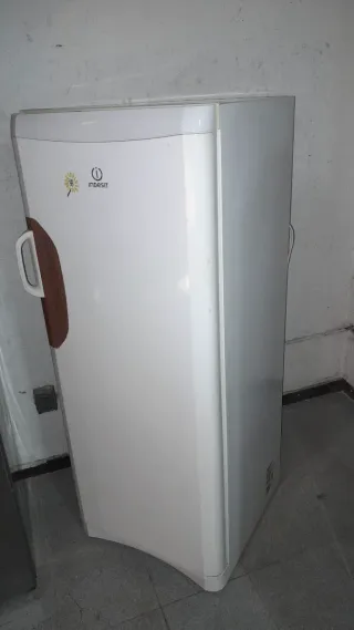 Nevera Indesit sin congelador