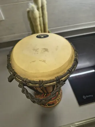 Tambor africano decorado