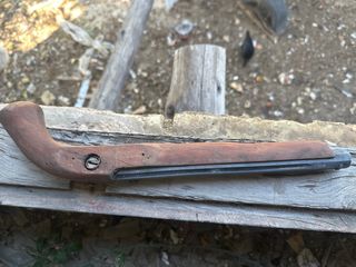 Pistola antigua de madera