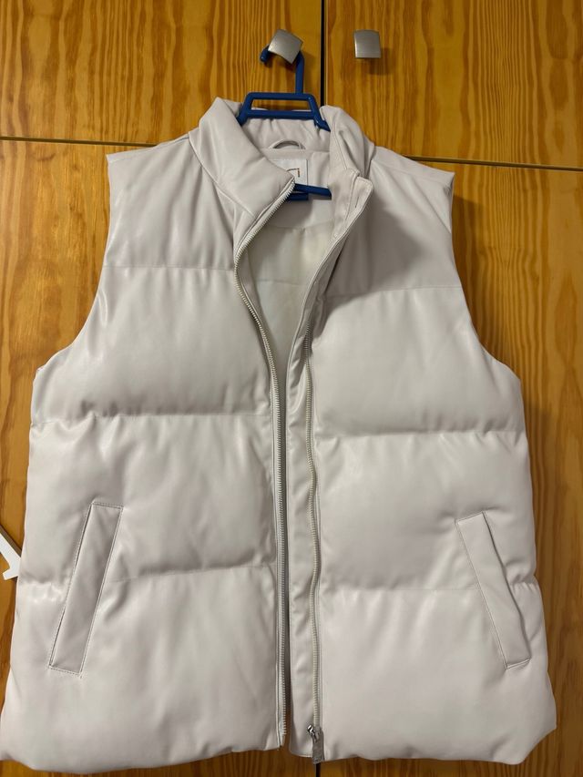 Chaleco acolchado beige piel