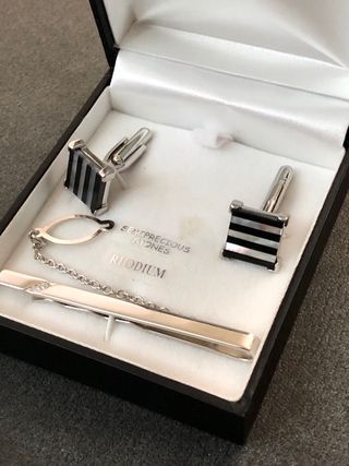 Gemelos y pasador de corbata Presentados