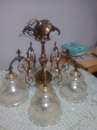 Lámpara de araña antigua dorada