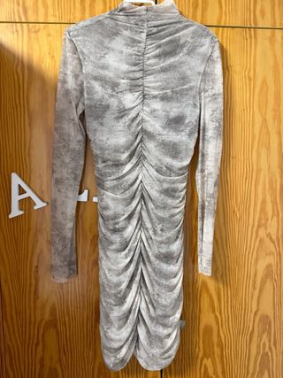 Vestido estampado beige y gris