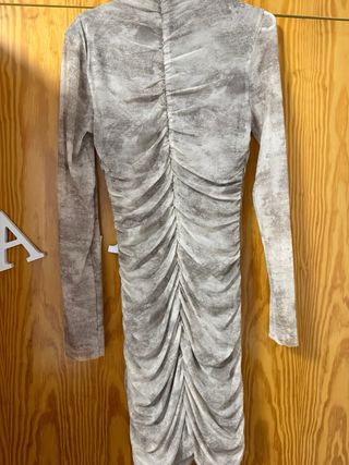 Vestido estampado beige y gris