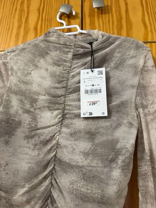 Vestido estampado beige y gris
