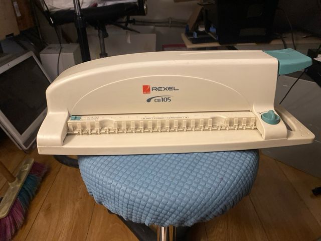 Rilegatrice Rexel CB105