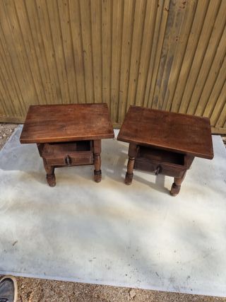 Mesa auxiliar antigua de madera