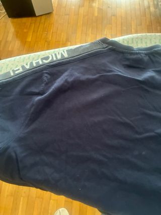 Camiseta Michael Kors Azul con logo en hombro 