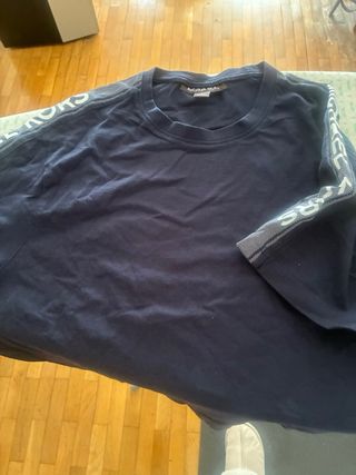 Camiseta Michael Kors Azul con logo en hombro 