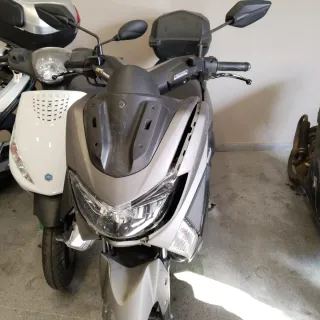 Moto Yamaha para piezas N max 125