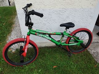 Bicicleta BMX Freestyle Verde y Roja