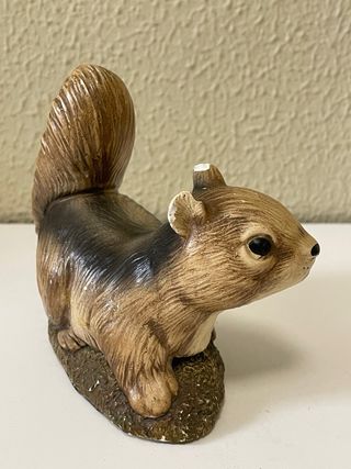 Figura de ardilla de escayola años 50