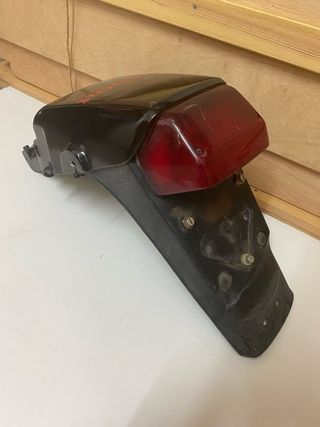 Colín Honda XL600V Negro con Piloto Rojo