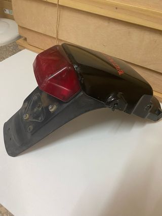 Colín Honda XL600V Negro con Piloto Rojo