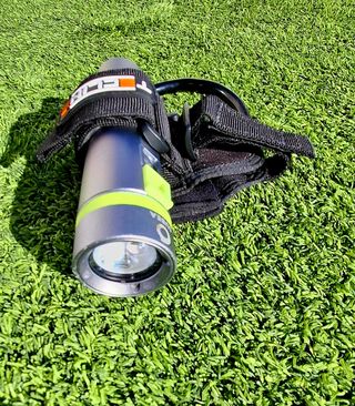 Linterna de buceo IPX8 y sujeción Tecline