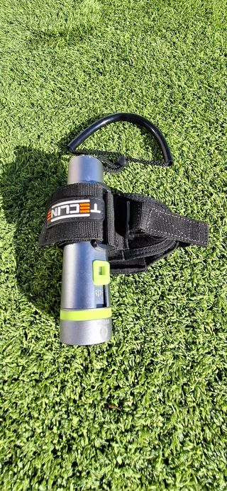 Linterna de buceo IPX8 y sujeción Tecline