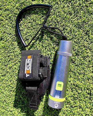 Linterna de buceo IPX8 y sujeción Tecline