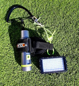 Linterna de buceo IPX8 y sujeción Tecline