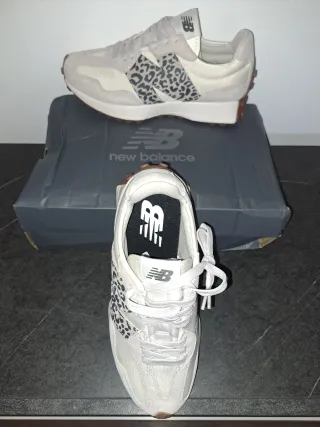 Zapatillas New Balance Beige y Gris