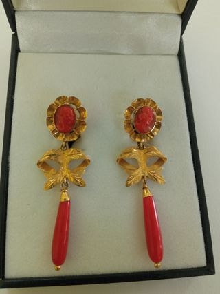 Pendientes oro de ley 18 klts y coral de Cerdeña 