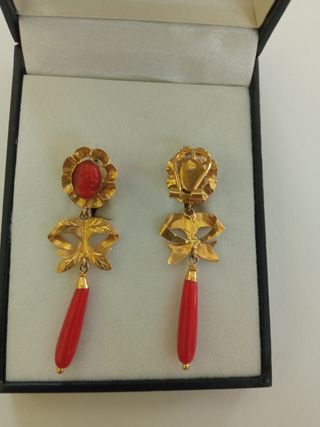 Pendientes oro de ley 18 klts y coral de Cerdeña 