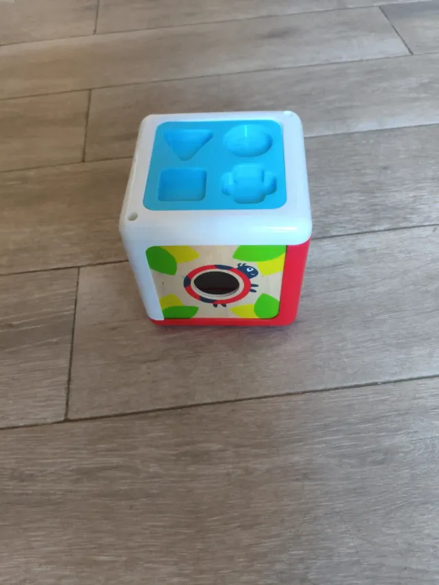 Cubo de formas para bebés